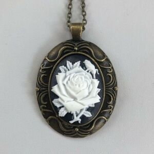 Antique Style Flower Floral Cameo Black & White Bronze Necklace